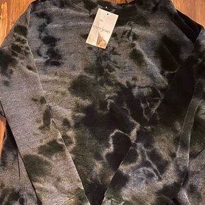 Multi-colored country tee w/ bird detail on back